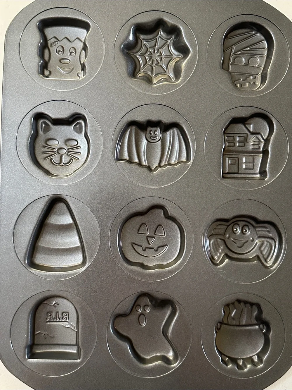 Wilton Halloween Shapes Cookie Pan - 12 Spooky Shapes